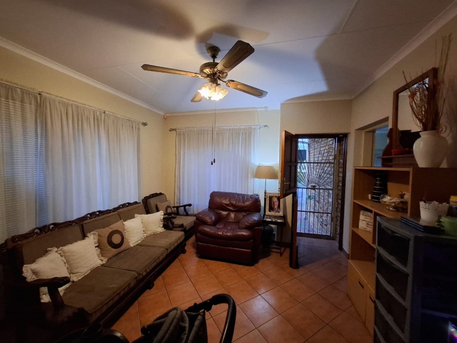 4 Bedroom Property for Sale in Geelhoutpark North West